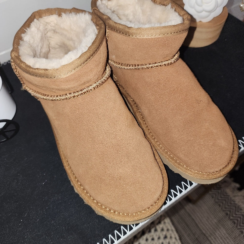 Ugg style Ugg ankle boots - Picture 7 of 10